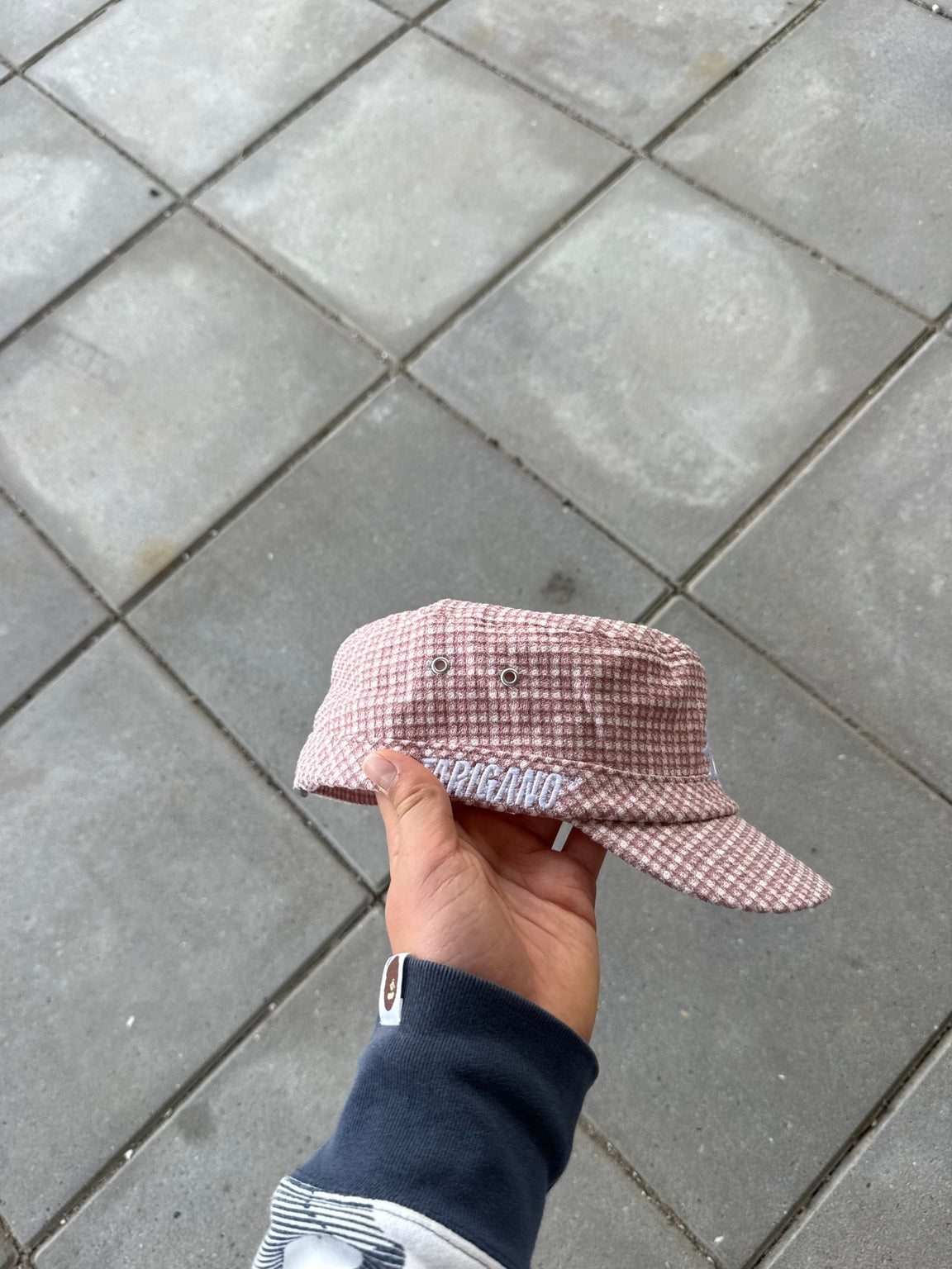 Lyserød Tarigano-kasket – front