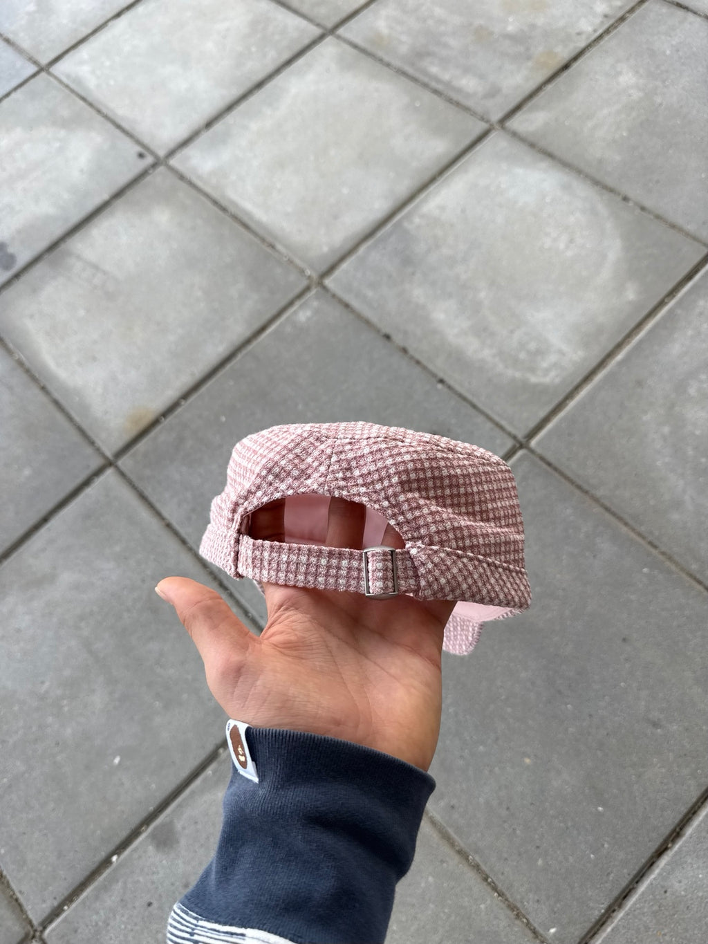 Lyserød Tarigano-kasket – bagfra