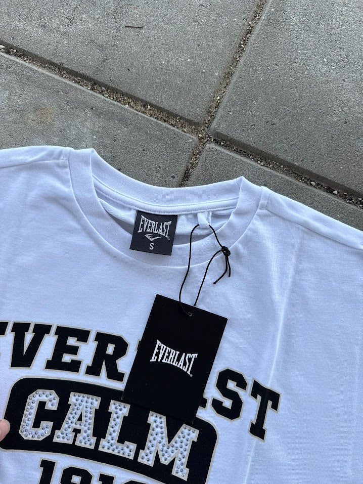 Hvid Corm × Everlast T-shirt – detalje